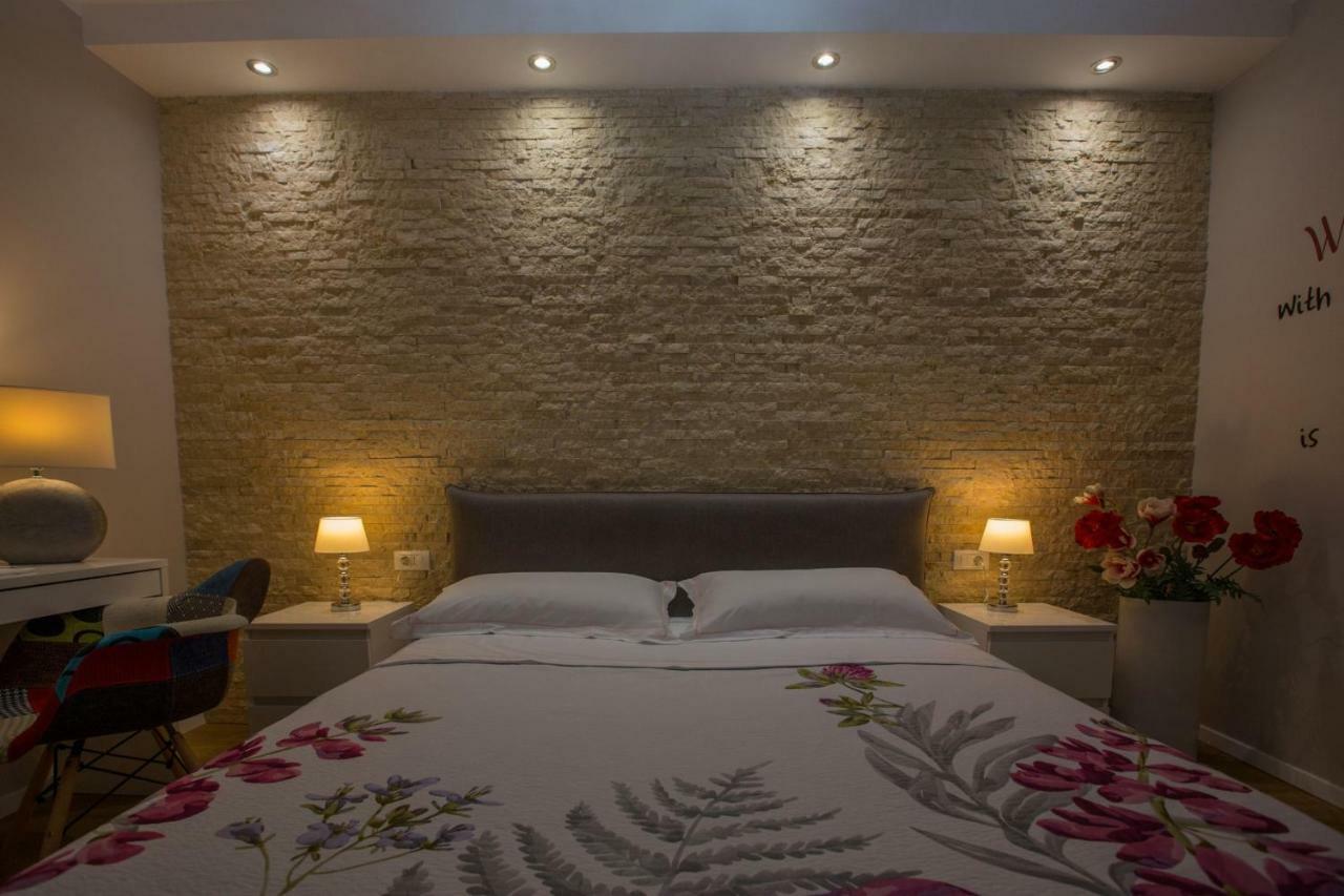 Exclusive City Center Apartment With Garden Rovinj Exterior photo